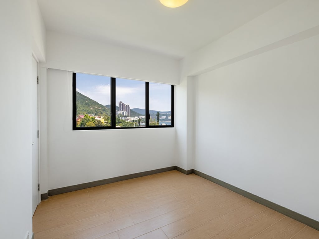 https://img.propertyraptor.com/cdn-cgi/imagedelivery/KD5bF_AFL0JDTbKLWF7z9g/ap8/ap8_001/hornet/prp/img/33f918c472a0518176245ed83d9881fd.jpg/public