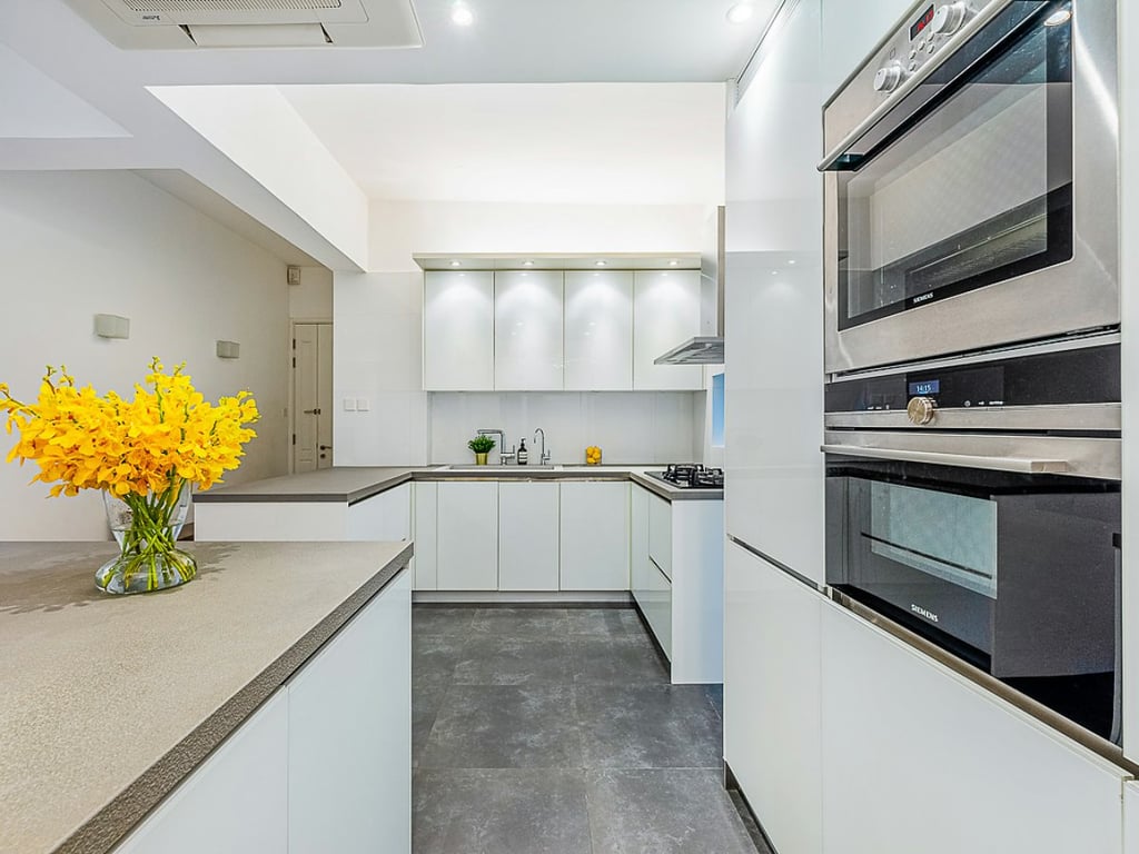https://img.propertyraptor.com/cdn-cgi/imagedelivery/KD5bF_AFL0JDTbKLWF7z9g/ap8/ap8_001/hornet/prp/img/33f9572bb554fcfcfe33ca2b79a70512.jpg/public