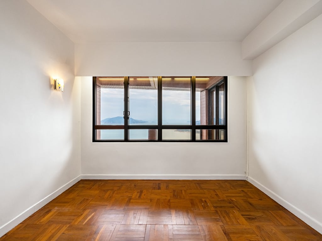 https://img.propertyraptor.com/cdn-cgi/imagedelivery/KD5bF_AFL0JDTbKLWF7z9g/ap8/ap8_001/hornet/prp/img/342b1f76d582ff5ff5a2e71e88fb302b.jpg/public