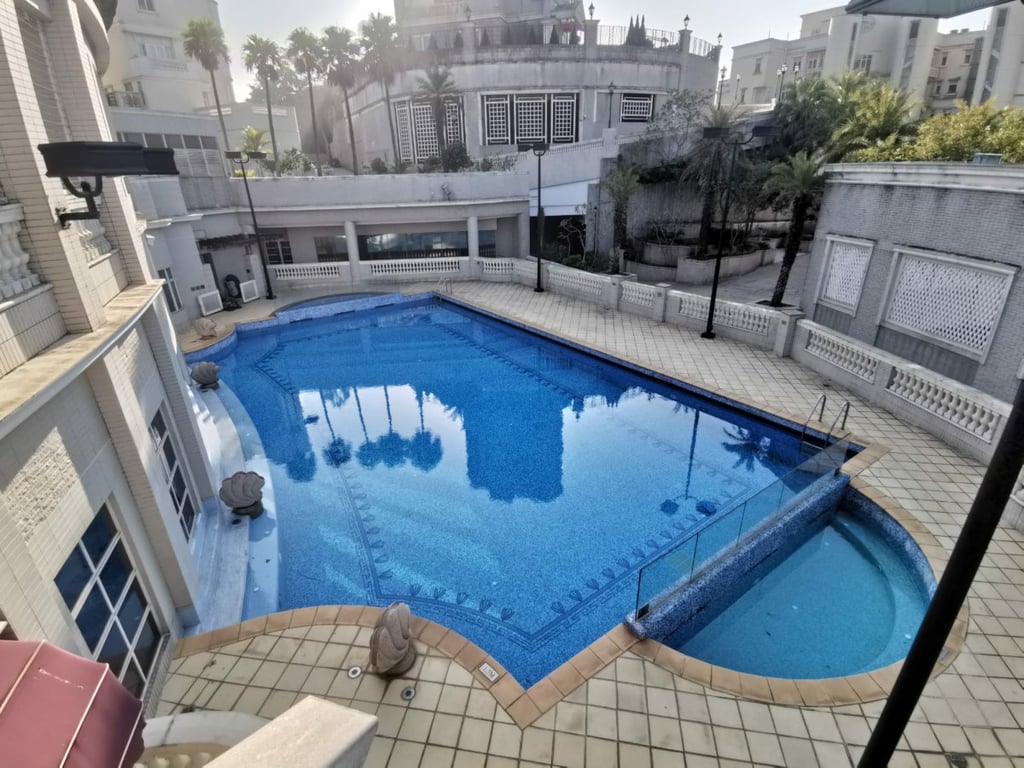 https://img.propertyraptor.com/cdn-cgi/imagedelivery/KD5bF_AFL0JDTbKLWF7z9g/ap8/ap8_001/hornet/prp/img/343f37ded59d5033c856da29fb2cd85b.jpg/public