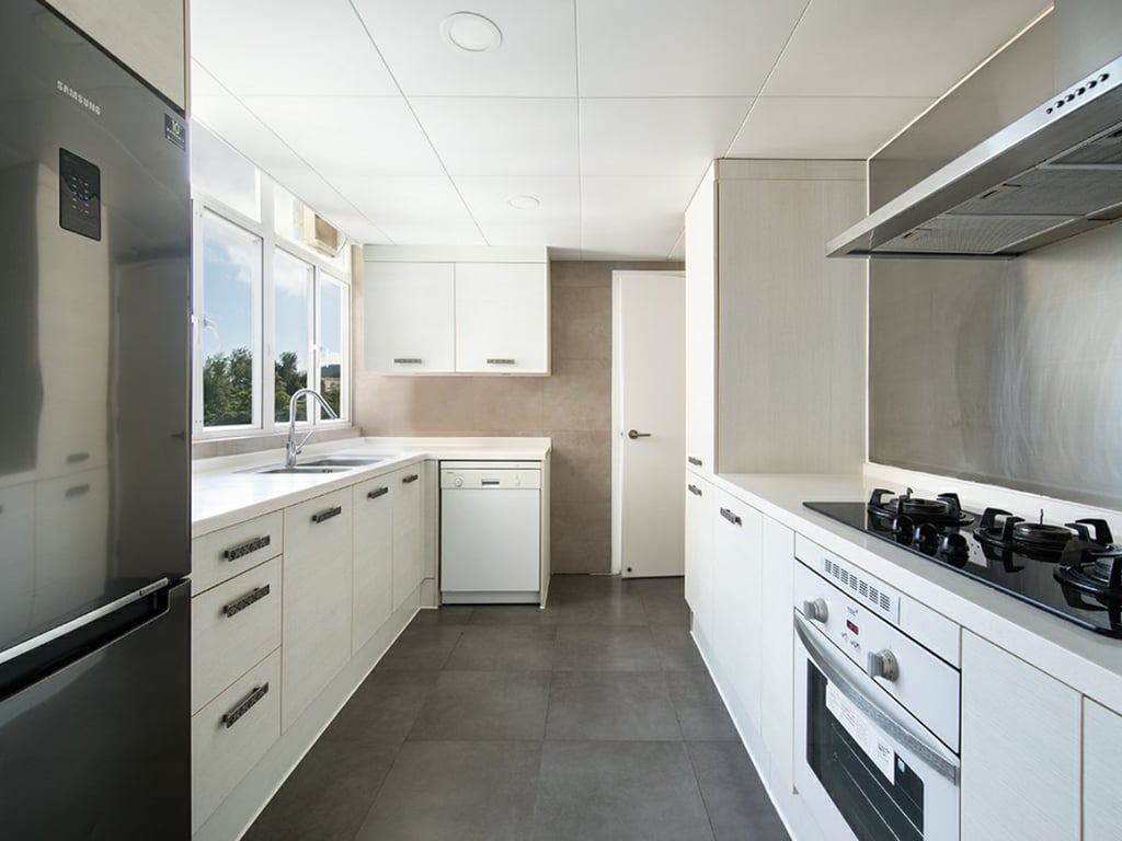 https://img.propertyraptor.com/cdn-cgi/imagedelivery/KD5bF_AFL0JDTbKLWF7z9g/ap8/ap8_001/hornet/prp/img/3481dc9bfa8f1fc3ad65602fb58a48ec.jpg/public