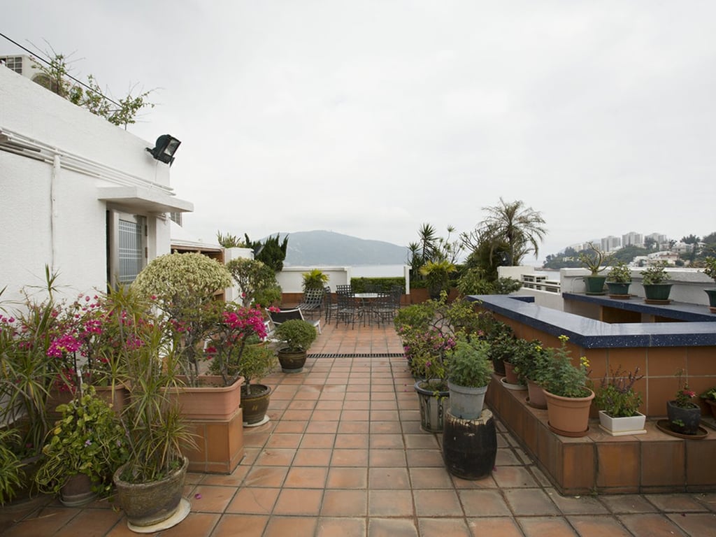 https://img.propertyraptor.com/cdn-cgi/imagedelivery/KD5bF_AFL0JDTbKLWF7z9g/ap8/ap8_001/hornet/prp/img/348dfe51c05efb6cbe04cf546f72b75a.jpg/public