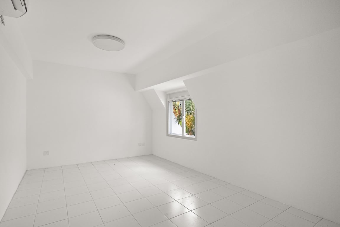 https://img.propertyraptor.com/cdn-cgi/imagedelivery/KD5bF_AFL0JDTbKLWF7z9g/ap8/ap8_001/hornet/prp/img/3496bdfa8099bffecc97d480e2f75d0b-wtm.jpg/public