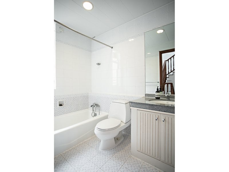 https://img.propertyraptor.com/cdn-cgi/imagedelivery/KD5bF_AFL0JDTbKLWF7z9g/ap8/ap8_001/hornet/prp/img/34b283b3930c1c6658385693f3b9fb63.jpg/public