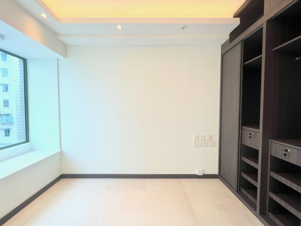 https://img.propertyraptor.com/cdn-cgi/imagedelivery/KD5bF_AFL0JDTbKLWF7z9g/ap8/ap8_001/hornet/prp/img/34c20c433d25bbb53e4482e618ab32c2.jpg/public
