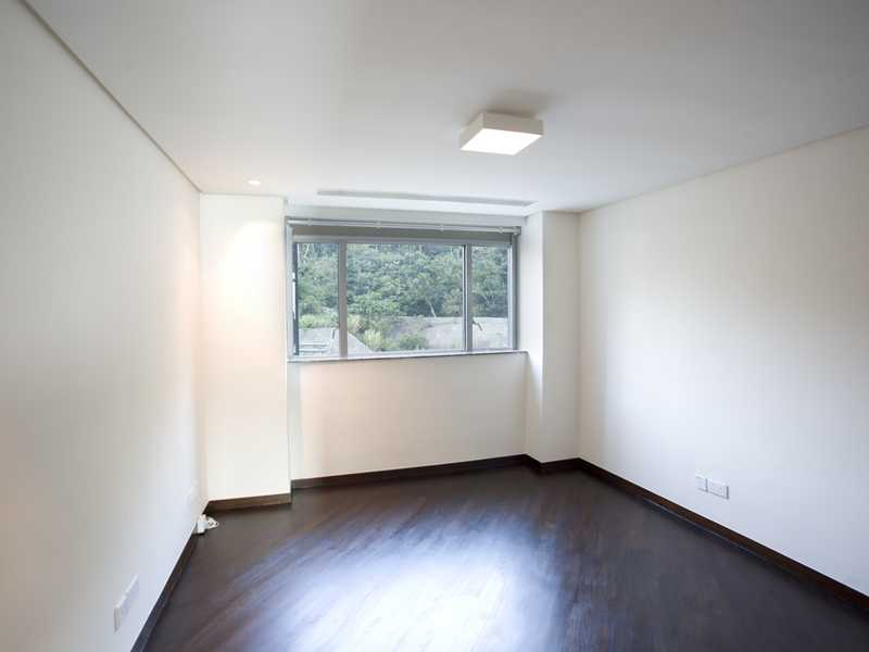 https://img.propertyraptor.com/cdn-cgi/imagedelivery/KD5bF_AFL0JDTbKLWF7z9g/ap8/ap8_001/hornet/prp/img/34c3dbb1b769a215ab8cc341ada45e7d.jpg/public