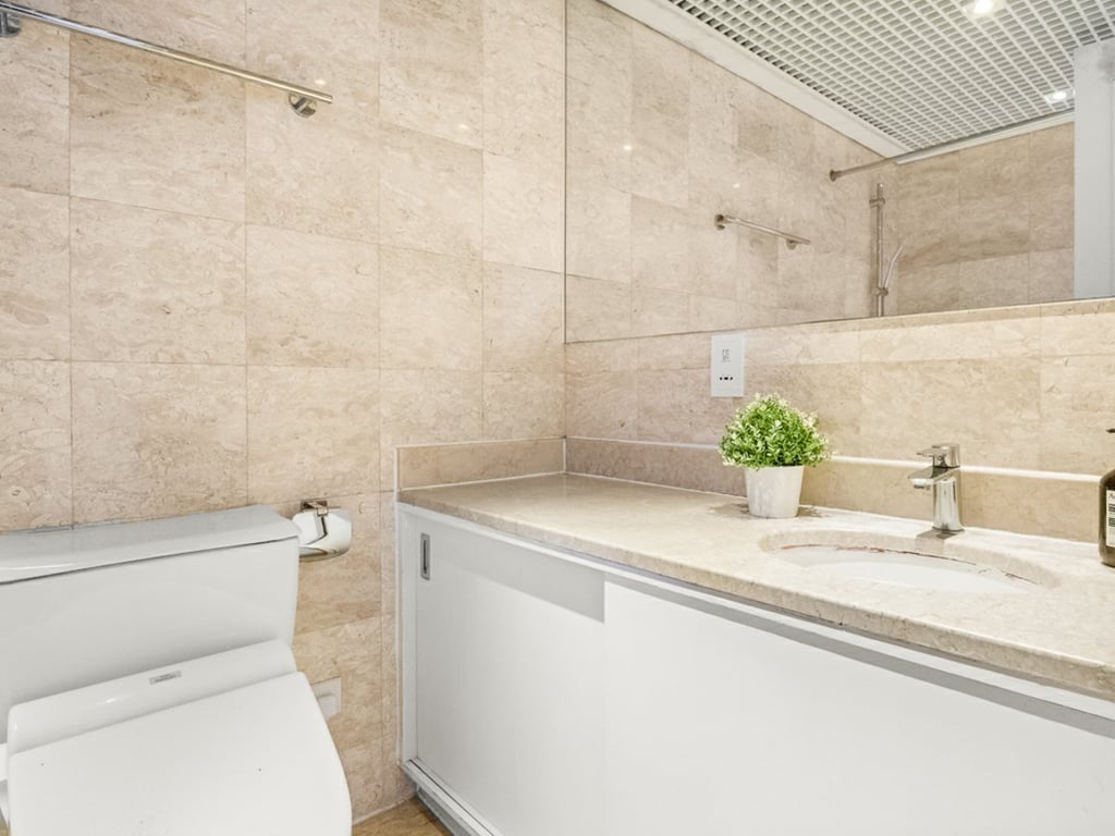 https://img.propertyraptor.com/cdn-cgi/imagedelivery/KD5bF_AFL0JDTbKLWF7z9g/ap8/ap8_001/hornet/prp/img/34f8954a6c33fb4c0ed0f64af2c2f606-wtm.jpg/public