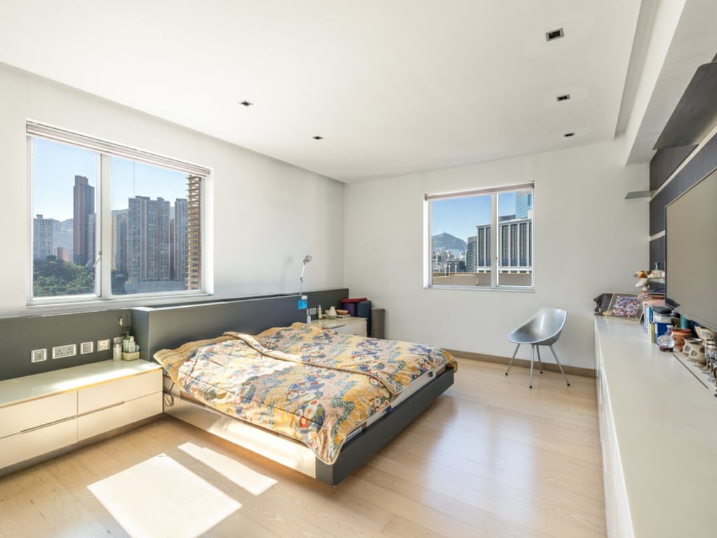 https://img.propertyraptor.com/cdn-cgi/imagedelivery/KD5bF_AFL0JDTbKLWF7z9g/ap8/ap8_001/hornet/prp/img/34fca5b7cf2b16093f51bcd96692d27d.jpg/public