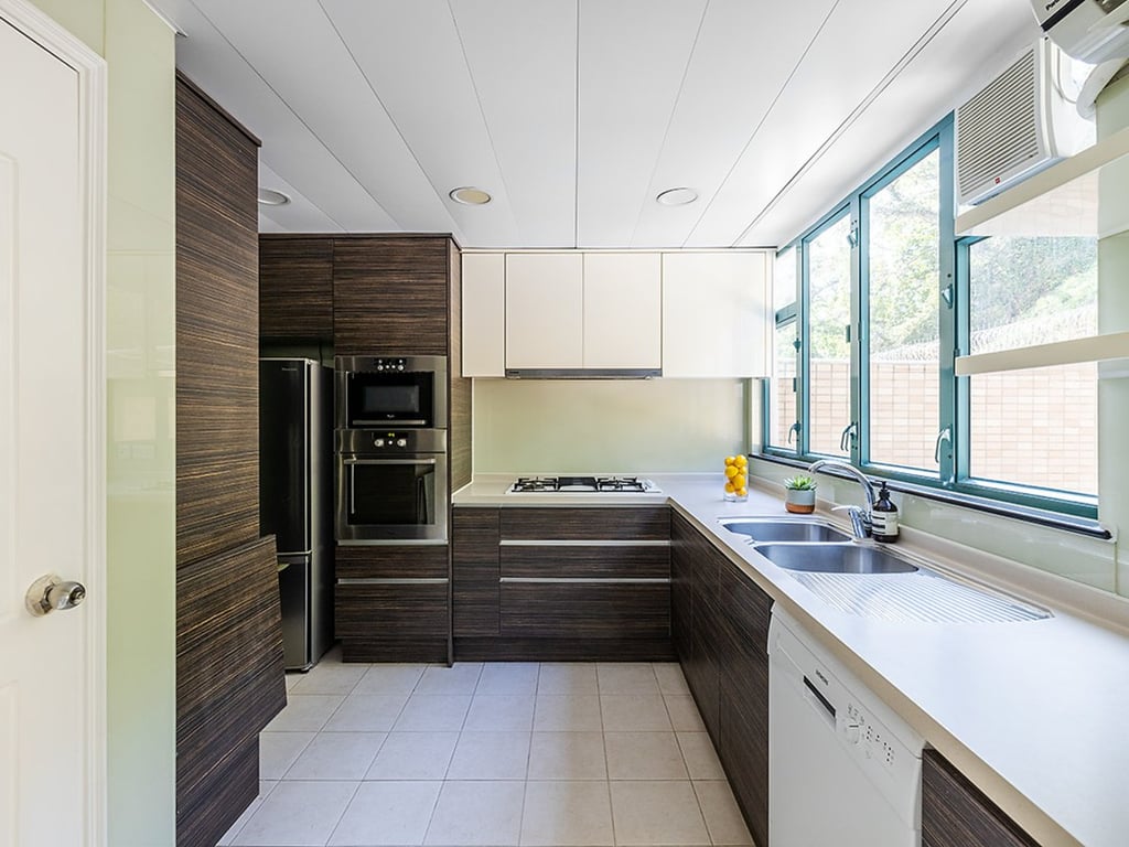 https://img.propertyraptor.com/cdn-cgi/imagedelivery/KD5bF_AFL0JDTbKLWF7z9g/ap8/ap8_001/hornet/prp/img/3527ce5b4a7c7d6081e2615c63b13d74.jpg/public