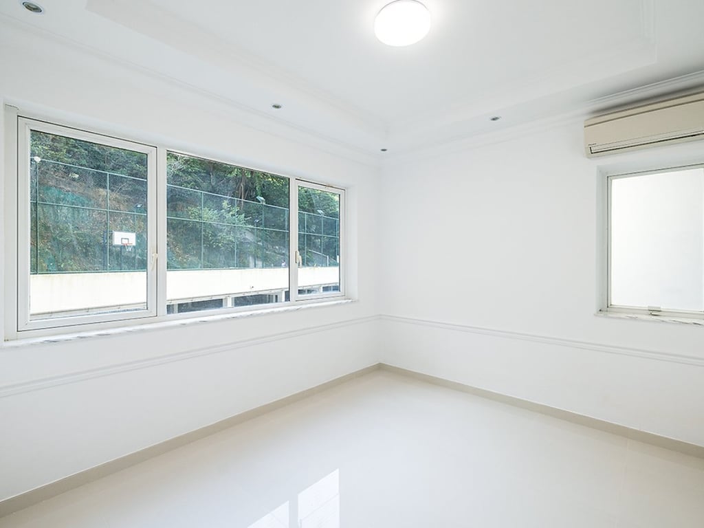 https://img.propertyraptor.com/cdn-cgi/imagedelivery/KD5bF_AFL0JDTbKLWF7z9g/ap8/ap8_001/hornet/prp/img/353cc98e71cffaf4997ec7959749b533.jpg/public