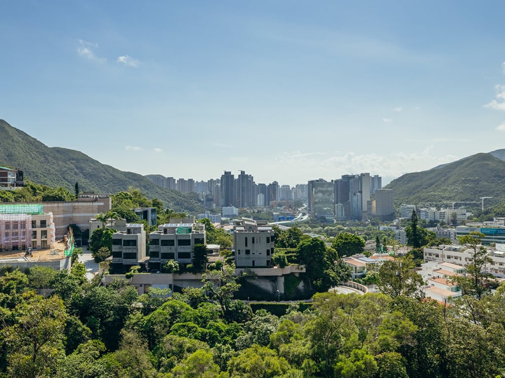 https://img.propertyraptor.com/cdn-cgi/imagedelivery/KD5bF_AFL0JDTbKLWF7z9g/ap8/ap8_001/hornet/prp/img/354fd07ae67b9b4f377edfa24ee55fa1.jpg/public