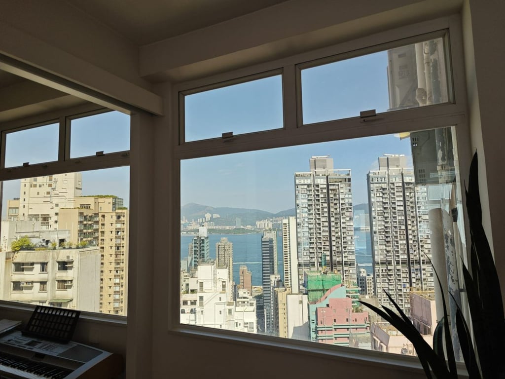 https://img.propertyraptor.com/cdn-cgi/imagedelivery/KD5bF_AFL0JDTbKLWF7z9g/ap8/ap8_001/hornet/prp/img/357c1ae4f31d2b9b0235ac66e2a1be79.jpg/public