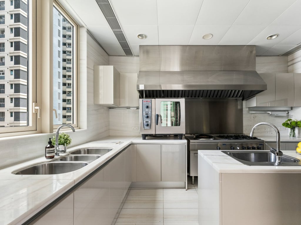 https://img.propertyraptor.com/cdn-cgi/imagedelivery/KD5bF_AFL0JDTbKLWF7z9g/ap8/ap8_001/hornet/prp/img/3581b471607571171d3e852e32cfc27f-wtm.jpg/public