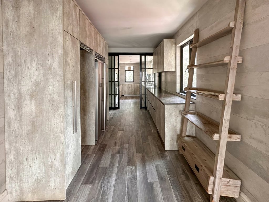 https://img.propertyraptor.com/cdn-cgi/imagedelivery/KD5bF_AFL0JDTbKLWF7z9g/ap8/ap8_001/hornet/prp/img/3587160adccccd92db5edfe75ff319fa.jpg/public