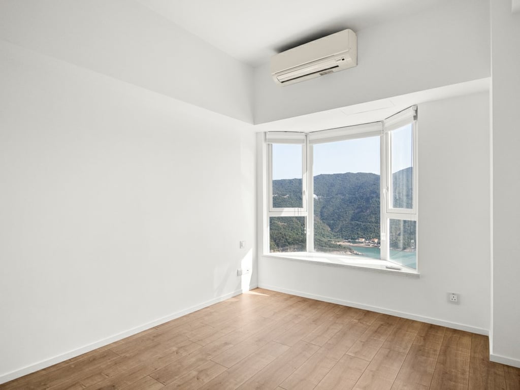 https://img.propertyraptor.com/cdn-cgi/imagedelivery/KD5bF_AFL0JDTbKLWF7z9g/ap8/ap8_001/hornet/prp/img/35a4ccf61facbf167cdfca1f96b96e0b-wtm.jpg/public