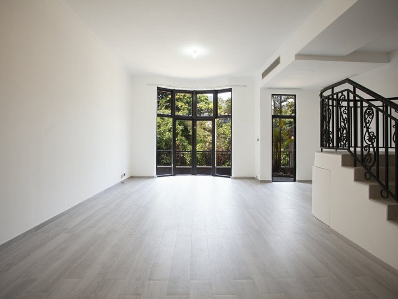 https://img.propertyraptor.com/cdn-cgi/imagedelivery/KD5bF_AFL0JDTbKLWF7z9g/ap8/ap8_001/hornet/prp/img/35adec9505da3a7b34dc6729158f03d1.jpg/public