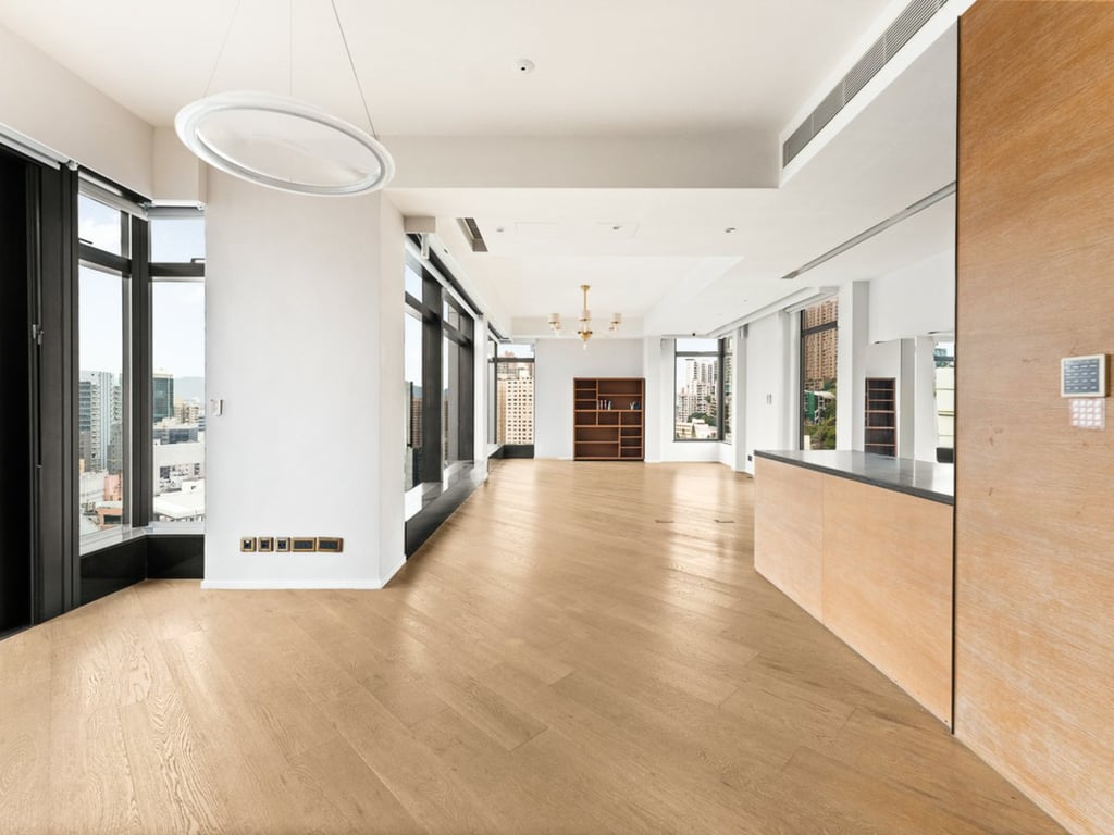 https://img.propertyraptor.com/cdn-cgi/imagedelivery/KD5bF_AFL0JDTbKLWF7z9g/ap8/ap8_001/hornet/prp/img/35aed4e7132261a99203a336dd56fa55.jpg/public