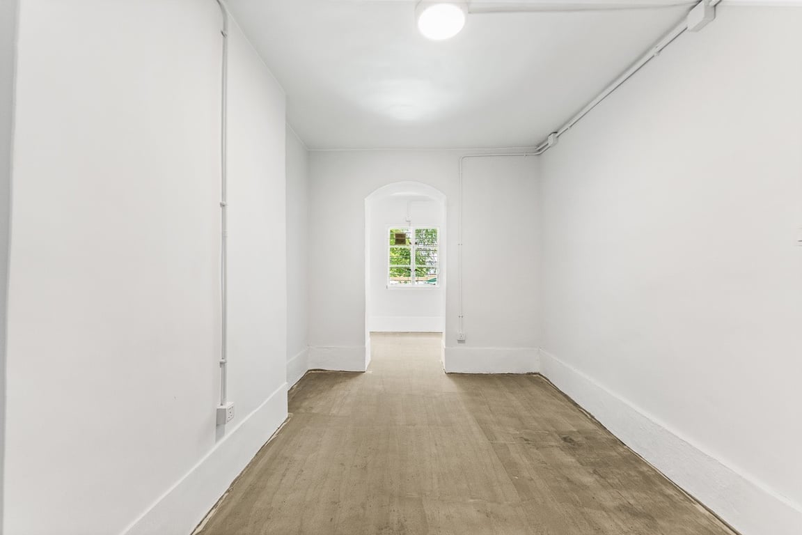 https://img.propertyraptor.com/cdn-cgi/imagedelivery/KD5bF_AFL0JDTbKLWF7z9g/ap8/ap8_001/hornet/prp/img/35b836b49bd13340dab985588c06adef-wtm.jpg/public