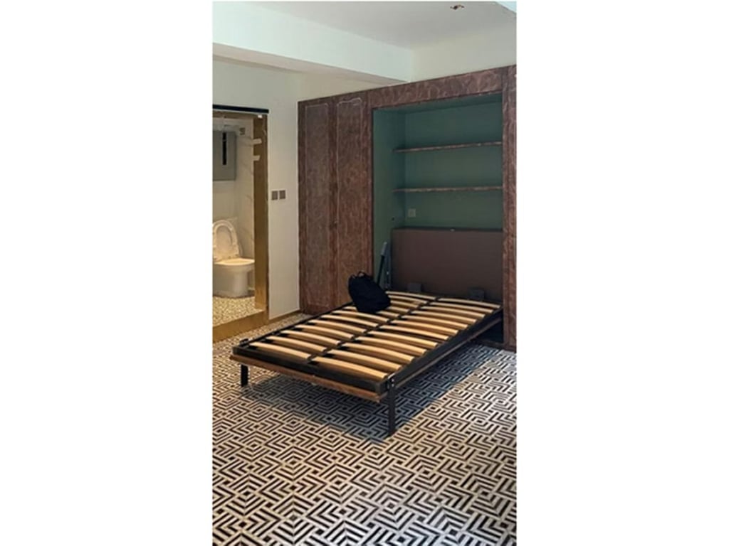 https://img.propertyraptor.com/cdn-cgi/imagedelivery/KD5bF_AFL0JDTbKLWF7z9g/ap8/ap8_001/hornet/prp/img/35b922a253bfef4f3efd279cb72dcace-wtm.jpg/public