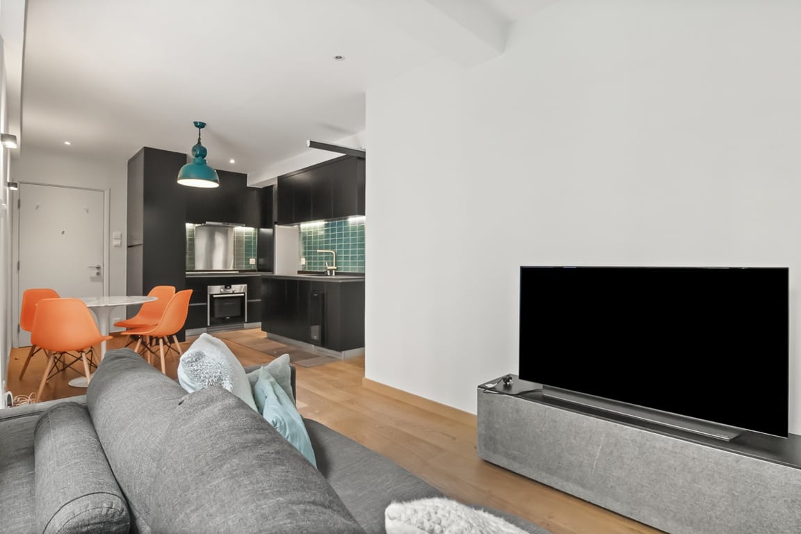 https://img.propertyraptor.com/cdn-cgi/imagedelivery/KD5bF_AFL0JDTbKLWF7z9g/ap8/ap8_001/hornet/prp/img/35c92bc11492a66f0b827caa88fd399b-wtm.jpg/public