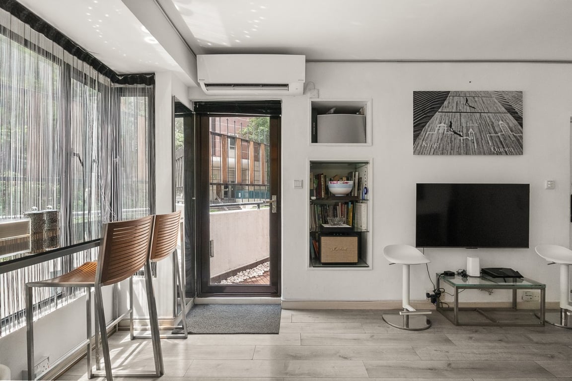 https://img.propertyraptor.com/cdn-cgi/imagedelivery/KD5bF_AFL0JDTbKLWF7z9g/ap8/ap8_001/hornet/prp/img/35c958193aff3b66adab141b6a0a479c-wtm.jpg/public