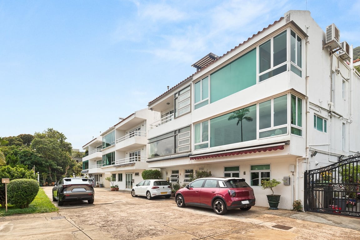 https://img.propertyraptor.com/cdn-cgi/imagedelivery/KD5bF_AFL0JDTbKLWF7z9g/ap8/ap8_001/hornet/prp/img/35f057e78f88c47bdd759591224fb9b1-wtm.jpg/public