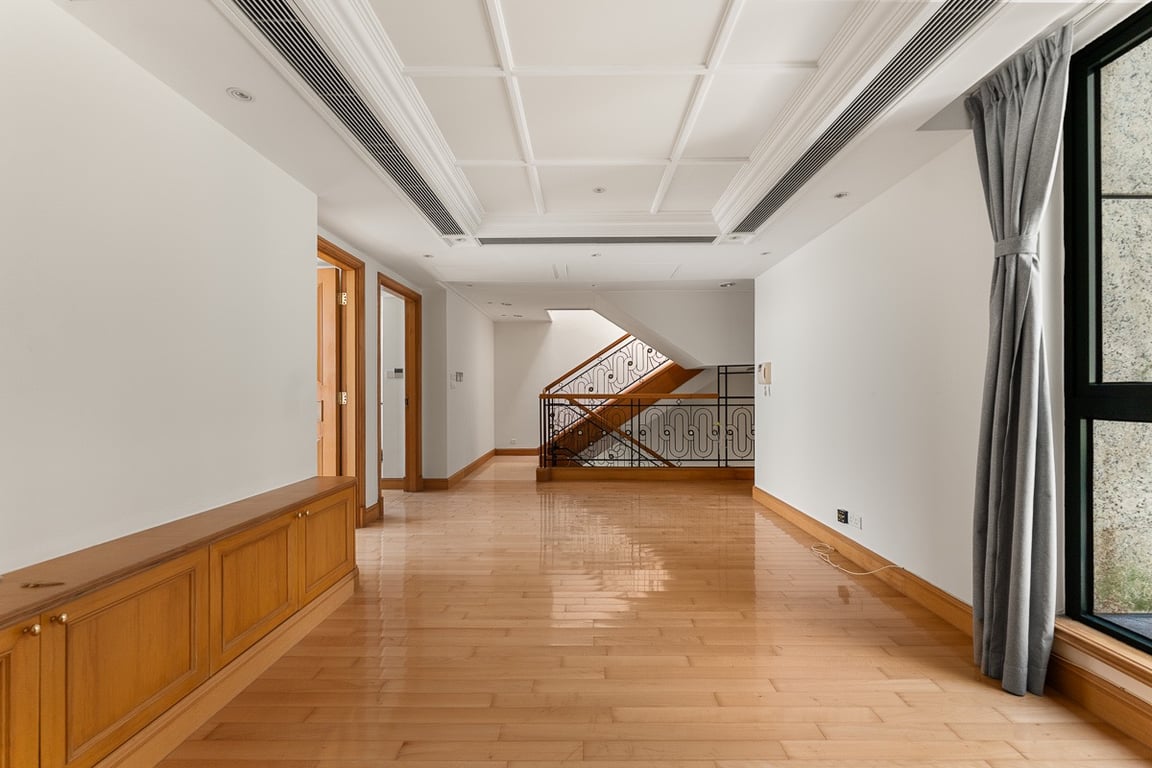 https://img.propertyraptor.com/cdn-cgi/imagedelivery/KD5bF_AFL0JDTbKLWF7z9g/ap8/ap8_001/hornet/prp/img/35ff701ced804faf21cb73def464e50e-wtm.jpg/public