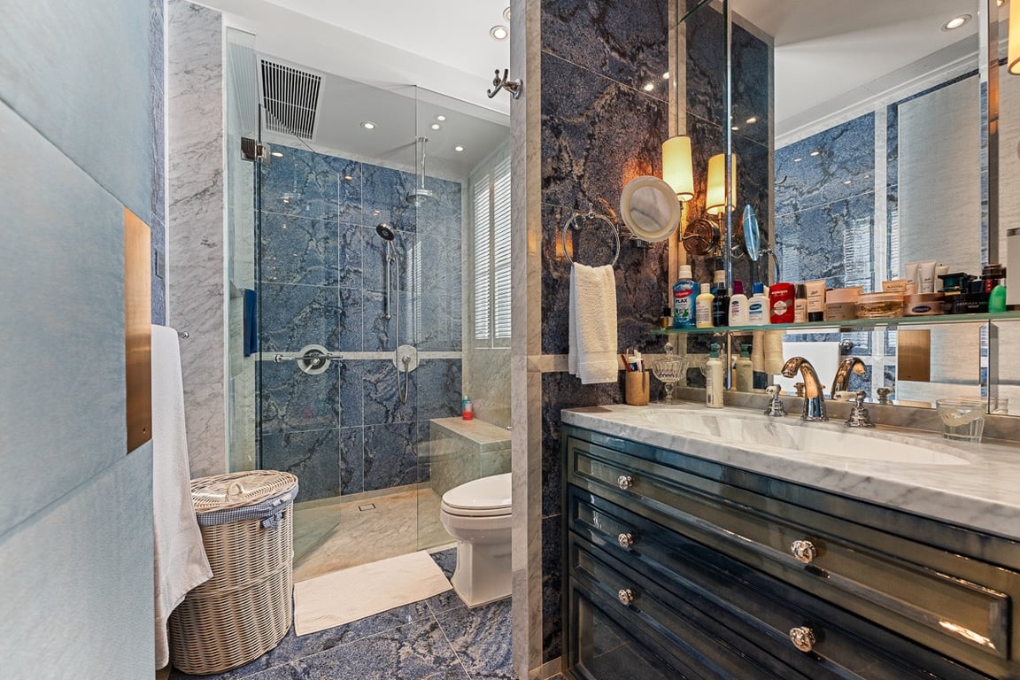 https://img.propertyraptor.com/cdn-cgi/imagedelivery/KD5bF_AFL0JDTbKLWF7z9g/ap8/ap8_001/hornet/prp/img/36039d53654a028fae0ef2fe1d1f2be2-wtm.jpg/public