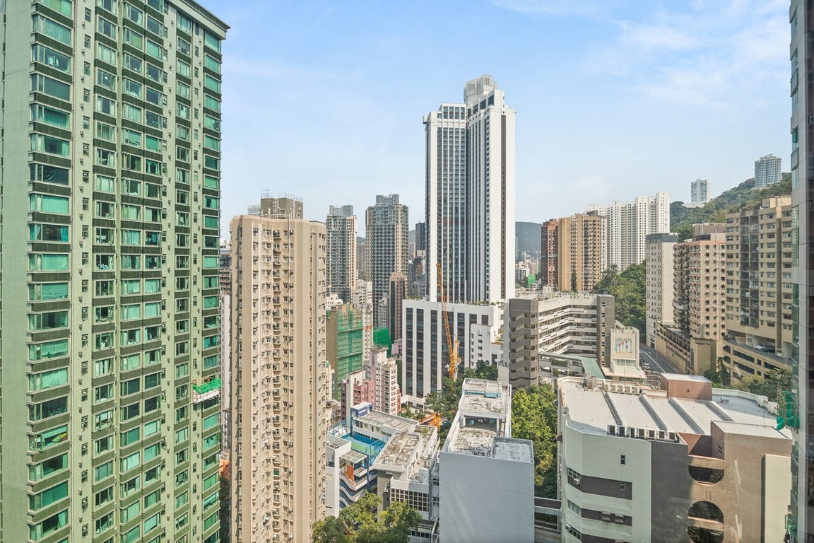 https://img.propertyraptor.com/cdn-cgi/imagedelivery/KD5bF_AFL0JDTbKLWF7z9g/ap8/ap8_001/hornet/prp/img/360b8669d1d8ff9579a4303c6bc9be2c-wtm.jpg/public