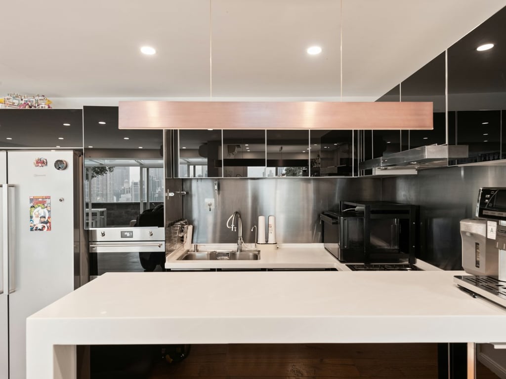 https://img.propertyraptor.com/cdn-cgi/imagedelivery/KD5bF_AFL0JDTbKLWF7z9g/ap8/ap8_001/hornet/prp/img/361c9a71058c4c4d24ce27d5ed9e58cf.jpg/public