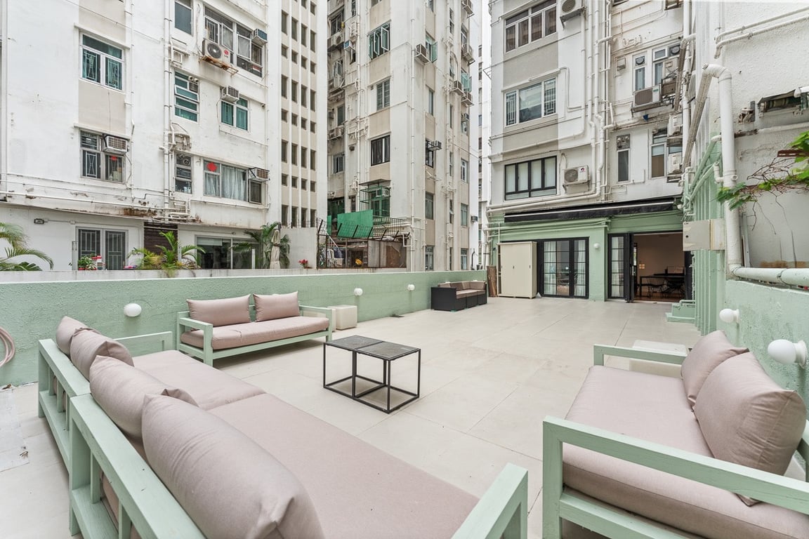https://img.propertyraptor.com/cdn-cgi/imagedelivery/KD5bF_AFL0JDTbKLWF7z9g/ap8/ap8_001/hornet/prp/img/362602de754f6ee1f7595e6afb7cdd46-wtm.jpg/public