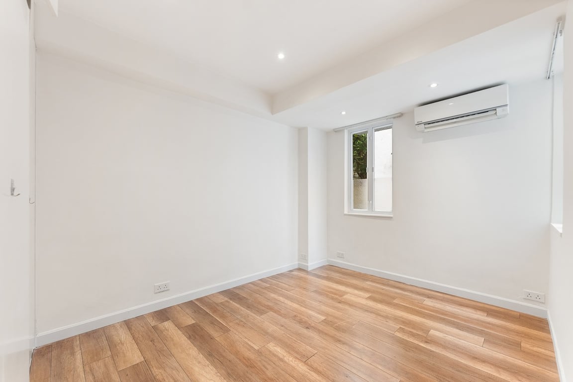 https://img.propertyraptor.com/cdn-cgi/imagedelivery/KD5bF_AFL0JDTbKLWF7z9g/ap8/ap8_001/hornet/prp/img/36368278930169485cb4282a7ab26260-wtm.jpg/public