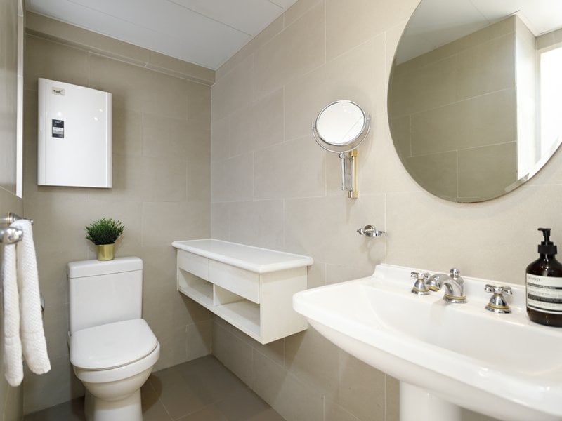 https://img.propertyraptor.com/cdn-cgi/imagedelivery/KD5bF_AFL0JDTbKLWF7z9g/ap8/ap8_001/hornet/prp/img/364d22d6b85998059198617bf9f456eb.jpg/public