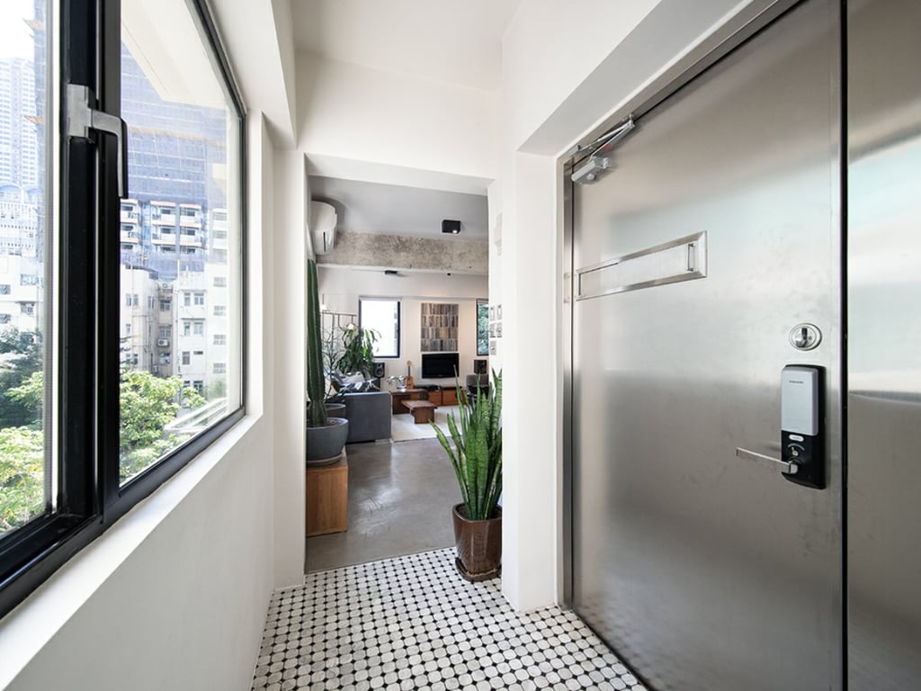 https://img.propertyraptor.com/cdn-cgi/imagedelivery/KD5bF_AFL0JDTbKLWF7z9g/ap8/ap8_001/hornet/prp/img/36588ef193d35aaaeb6bff990e44c641.jpg/public