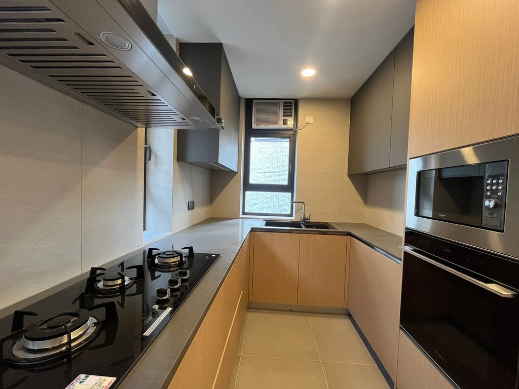 https://img.propertyraptor.com/cdn-cgi/imagedelivery/KD5bF_AFL0JDTbKLWF7z9g/ap8/ap8_001/hornet/prp/img/367023d7ba5d83ac60464163f9081fa4-wtm.jpg/public