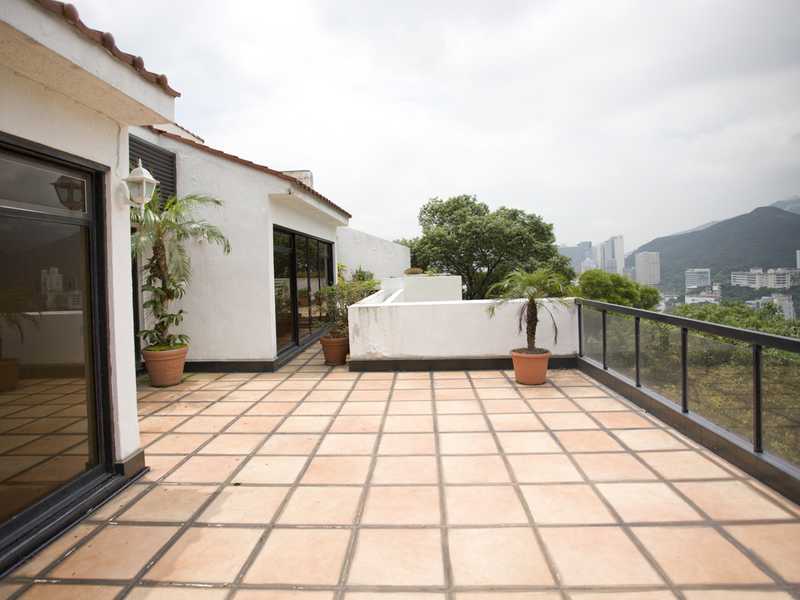 https://img.propertyraptor.com/cdn-cgi/imagedelivery/KD5bF_AFL0JDTbKLWF7z9g/ap8/ap8_001/hornet/prp/img/369ff7ae00fde35f3e683bb590678df1.jpg/public