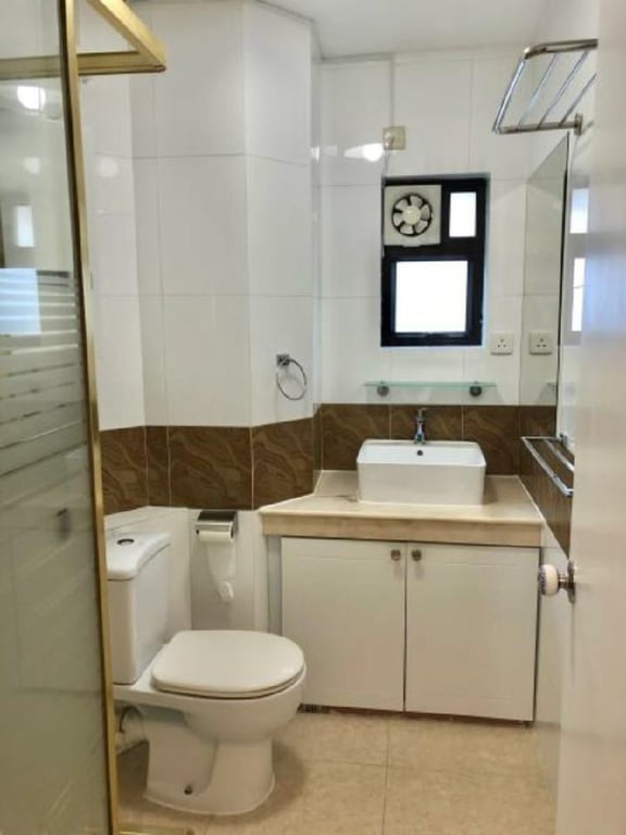 https://img.propertyraptor.com/cdn-cgi/imagedelivery/KD5bF_AFL0JDTbKLWF7z9g/ap8/ap8_001/hornet/prp/img/36a46b1908c88822e6dd6415b9dfefc6.jpg/public