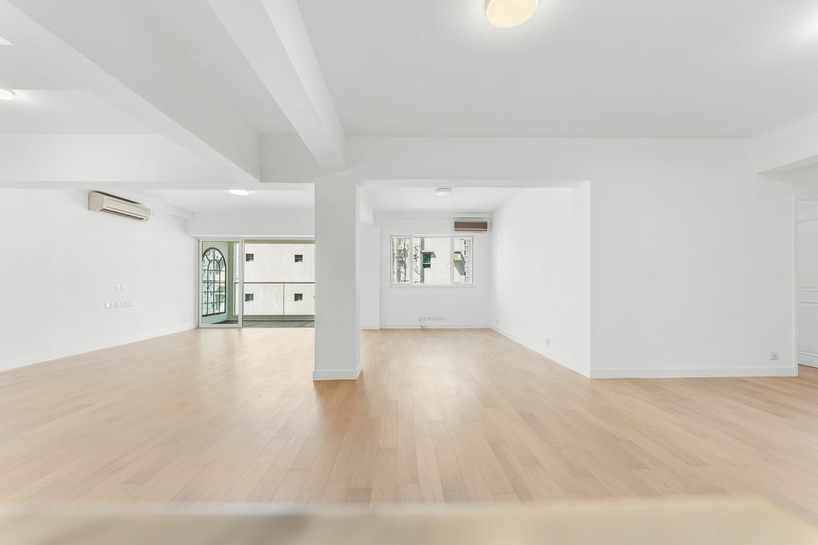 https://img.propertyraptor.com/cdn-cgi/imagedelivery/KD5bF_AFL0JDTbKLWF7z9g/ap8/ap8_001/hornet/prp/img/36b561077c414fcc6ae2f7de8a4e97f4-wtm.jpg/public