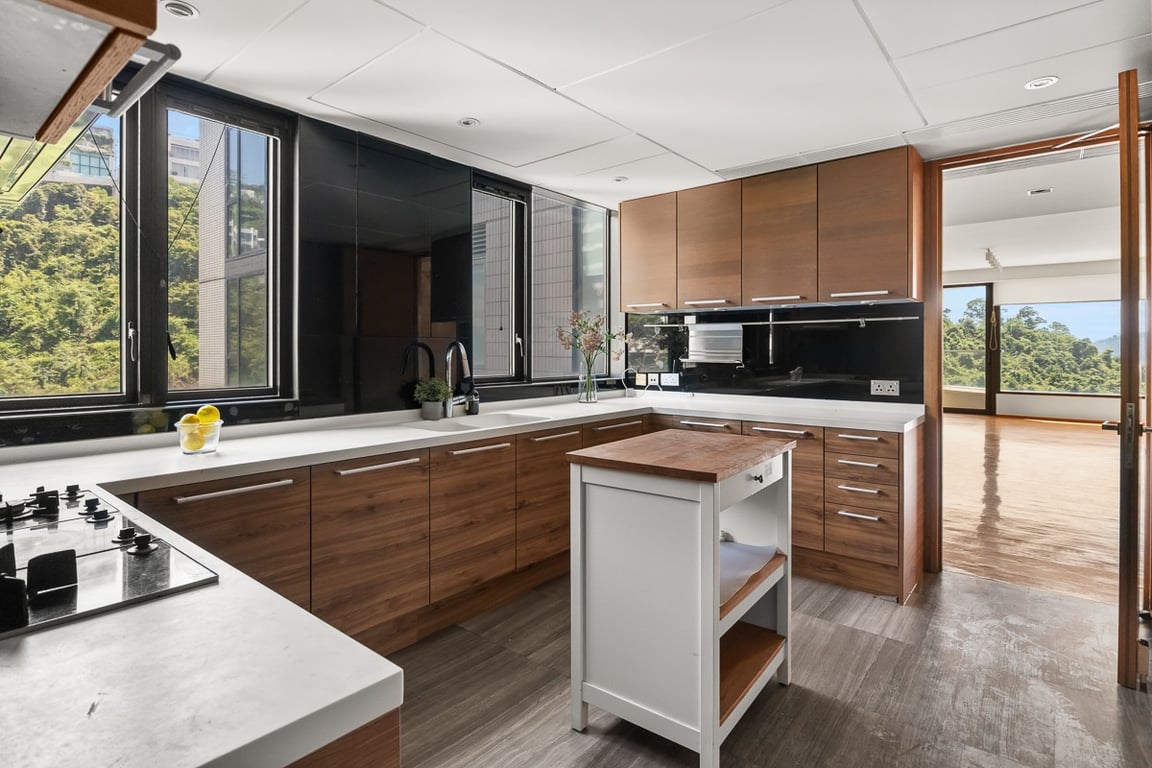 https://img.propertyraptor.com/cdn-cgi/imagedelivery/KD5bF_AFL0JDTbKLWF7z9g/ap8/ap8_001/hornet/prp/img/36d2d11726aeab760ec968fd8d16d510-wtm.jpg/public