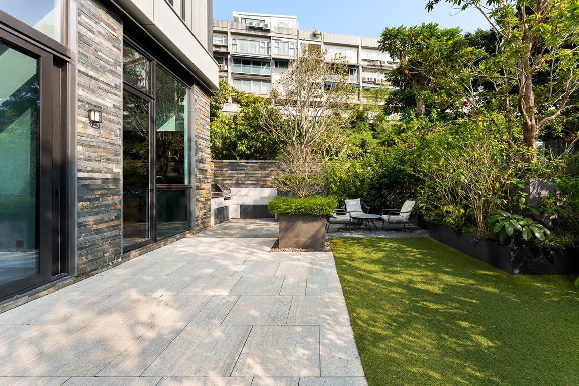 https://img.propertyraptor.com/cdn-cgi/imagedelivery/KD5bF_AFL0JDTbKLWF7z9g/ap8/ap8_001/hornet/prp/img/36e1b752031906687ab64f218fe69f42-wtm.jpg/public