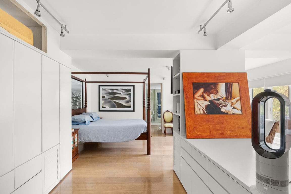 https://img.propertyraptor.com/cdn-cgi/imagedelivery/KD5bF_AFL0JDTbKLWF7z9g/ap8/ap8_001/hornet/prp/img/36f221c88f083945d1bfbfb384c877ab-wtm.jpg/public