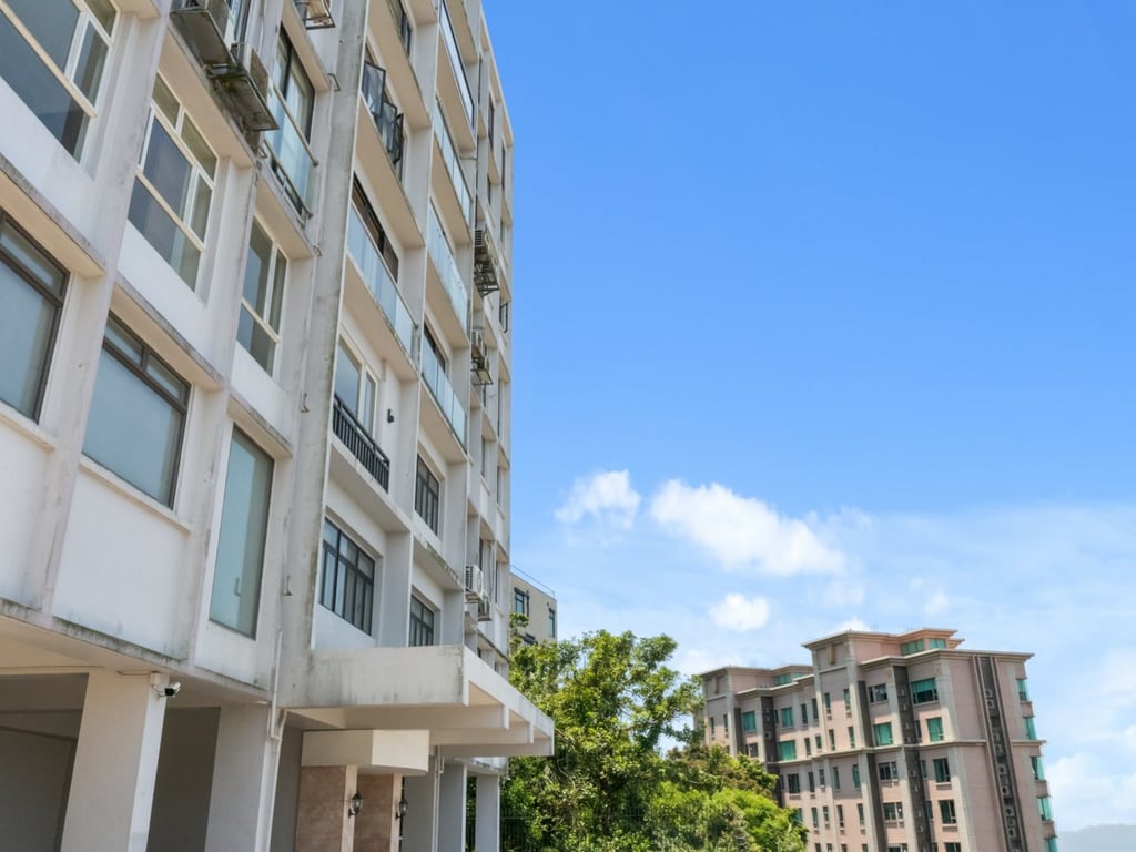 https://img.propertyraptor.com/cdn-cgi/imagedelivery/KD5bF_AFL0JDTbKLWF7z9g/ap8/ap8_001/hornet/prp/img/3701176716f55d628ea2db3dc3c589b5.jpg/public
