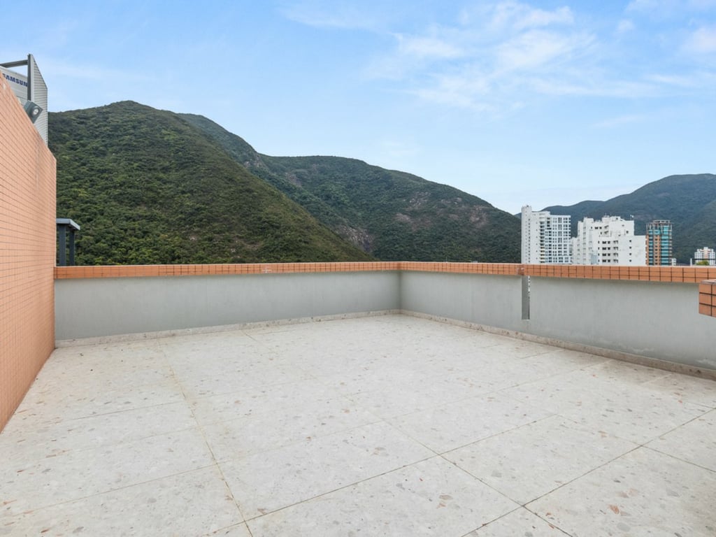 https://img.propertyraptor.com/cdn-cgi/imagedelivery/KD5bF_AFL0JDTbKLWF7z9g/ap8/ap8_001/hornet/prp/img/37058024636089d9a21755b0d6e0d600.jpg/public