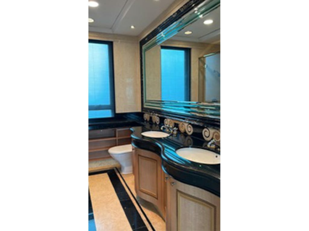 https://img.propertyraptor.com/cdn-cgi/imagedelivery/KD5bF_AFL0JDTbKLWF7z9g/ap8/ap8_001/hornet/prp/img/370d0801cee75e4f58c20490f7c81ff3-wtm.jpg/public