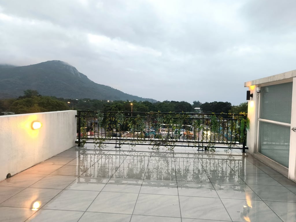 https://img.propertyraptor.com/cdn-cgi/imagedelivery/KD5bF_AFL0JDTbKLWF7z9g/ap8/ap8_001/hornet/prp/img/3718e9cd1be89eb5252bc06eb13121ff.jpg/public