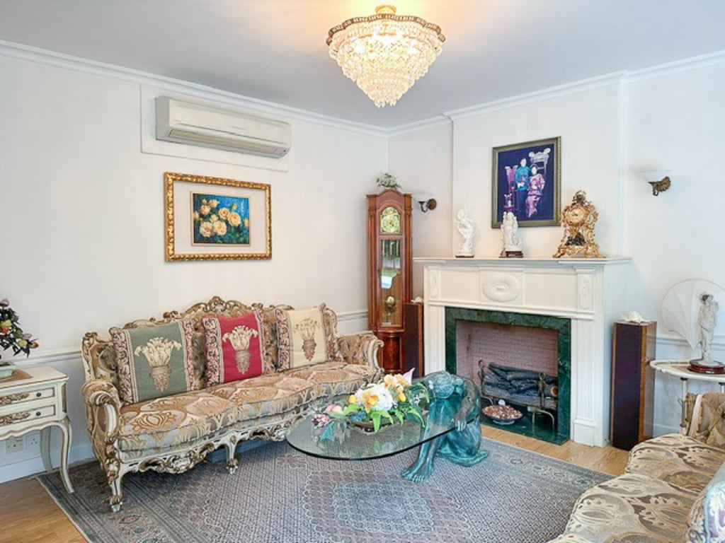 https://img.propertyraptor.com/cdn-cgi/imagedelivery/KD5bF_AFL0JDTbKLWF7z9g/ap8/ap8_001/hornet/prp/img/375ee1b3038540c6222cd956df50fb55.jpg/public