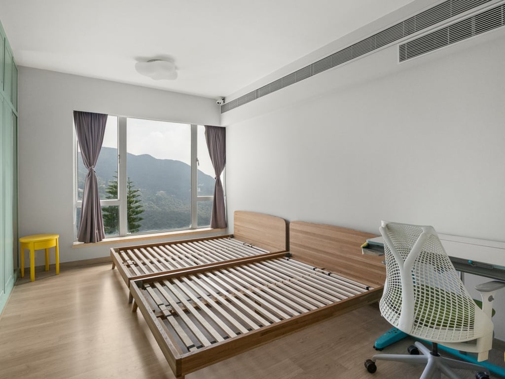 https://img.propertyraptor.com/cdn-cgi/imagedelivery/KD5bF_AFL0JDTbKLWF7z9g/ap8/ap8_001/hornet/prp/img/37678bfd812e1d96788204e4c374f34c.jpg/public
