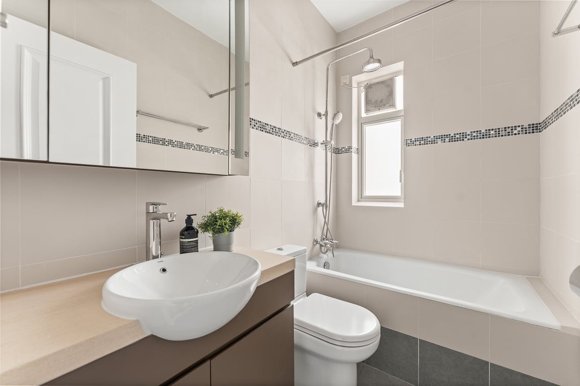 https://img.propertyraptor.com/cdn-cgi/imagedelivery/KD5bF_AFL0JDTbKLWF7z9g/ap8/ap8_001/hornet/prp/img/3769d7cc453b4cc24990e089a27ab2fe-wtm.jpg/public