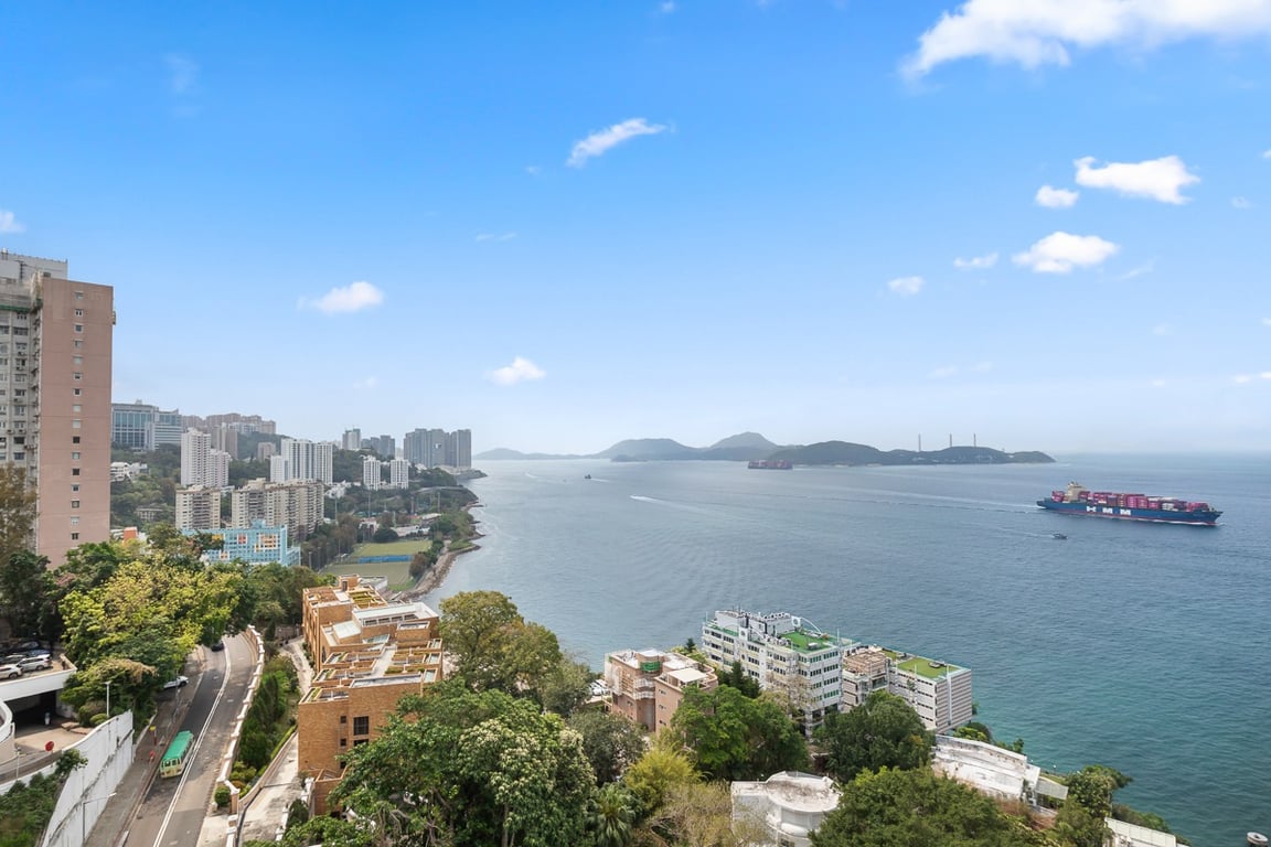 https://img.propertyraptor.com/cdn-cgi/imagedelivery/KD5bF_AFL0JDTbKLWF7z9g/ap8/ap8_001/hornet/prp/img/376b68ab8555971d3fb9d2cddd283296-wtm.jpg/public