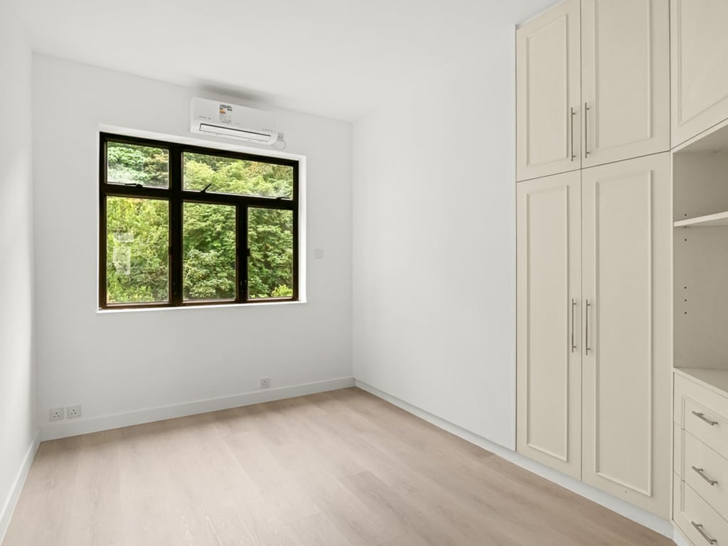 https://img.propertyraptor.com/cdn-cgi/imagedelivery/KD5bF_AFL0JDTbKLWF7z9g/ap8/ap8_001/hornet/prp/img/376e7072e2a8adc2b426c3a7c91ad90b-wtm.jpg/public